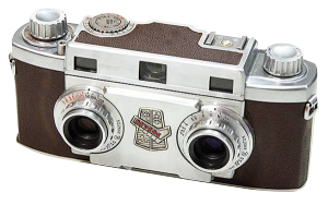 Stereoskopski fotoaparat Revere uporablja klasični 35 mm film, a zajema manjše negative, ki se ne skladajo z odprtinami na pladnjih optičnih bralnikov.